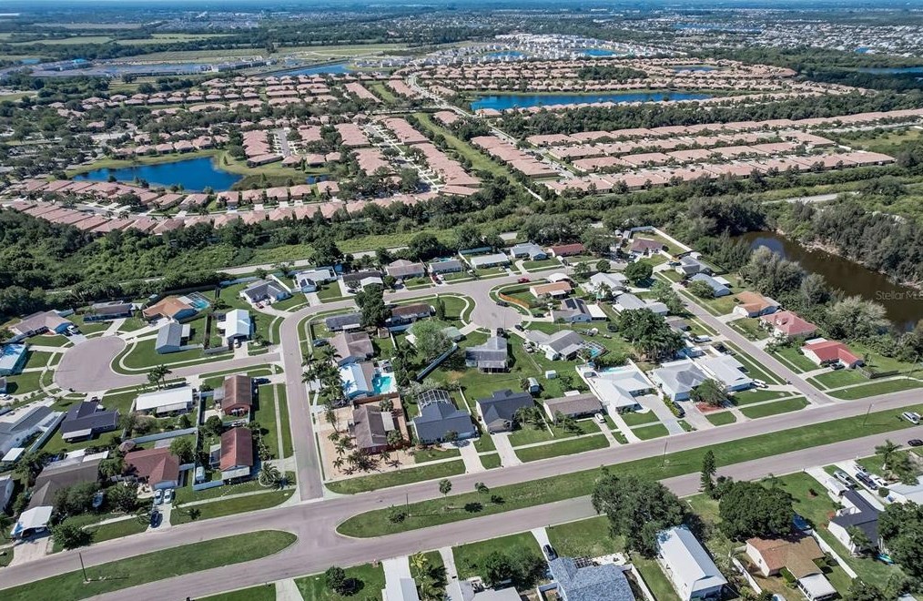 515 Red Mangrove Ln, Ruskin FL  33572-2549 exterior