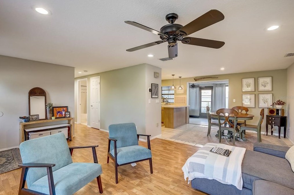 515 Red Mangrove Ln, Ruskin FL  33572-2549 exterior