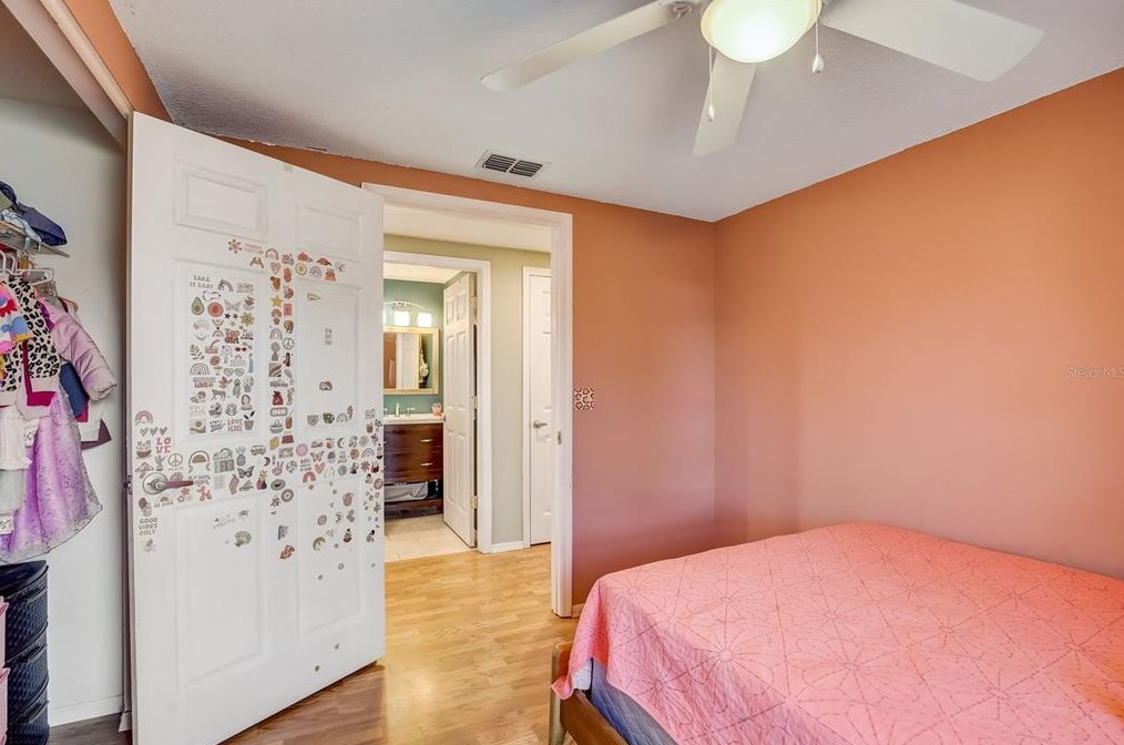 515 Red Mangrove Ln, Ruskin FL  33572-2549 exterior