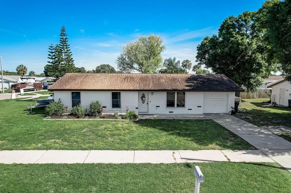 515 Red Mangrove Ln, Ruskin FL  33572-2549 exterior