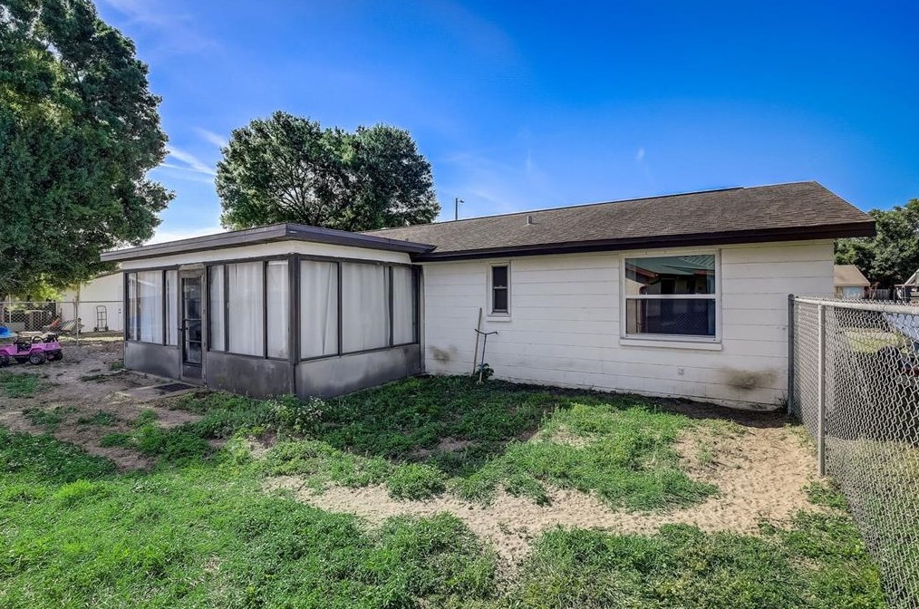 515 Red Mangrove Ln, Ruskin FL  33572-2549 exterior