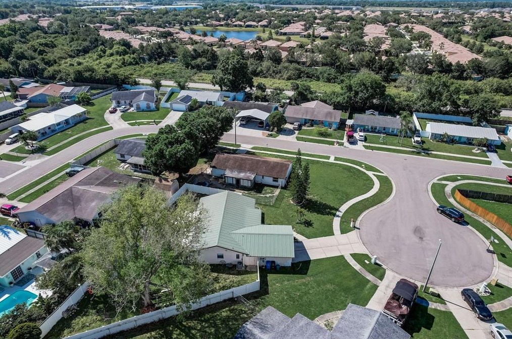 515 Red Mangrove Ln, Ruskin FL  33572-2549 exterior