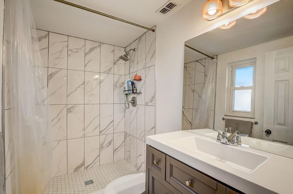 515 Red Mangrove Ln, Ruskin FL  33572-2549 exterior