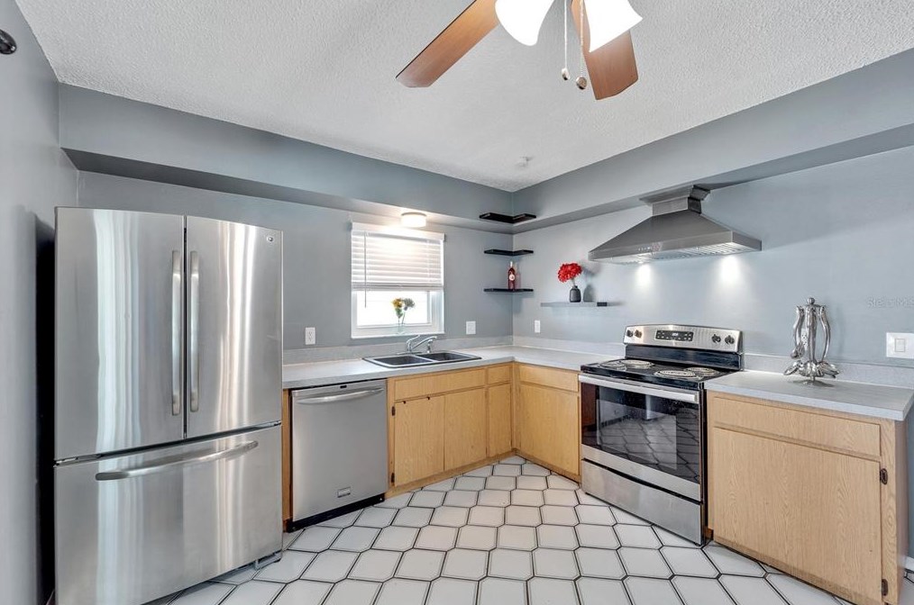 11216 Garfield Ct, Seffner FL  33584-8316 exterior