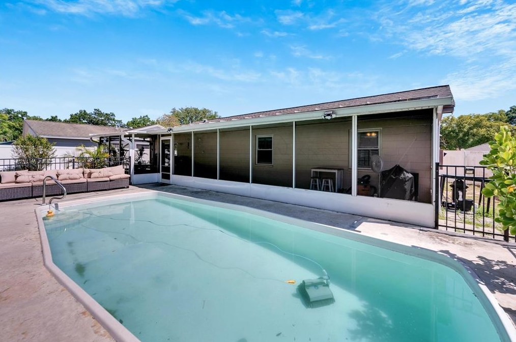 11216 Garfield Ct, Seffner FL  33584-8316 exterior