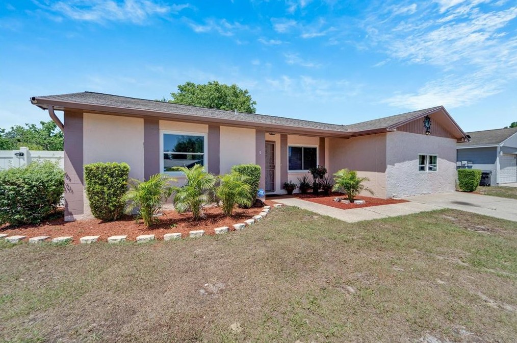 11216 Garfield Ct, Seffner FL  33584-8316 exterior