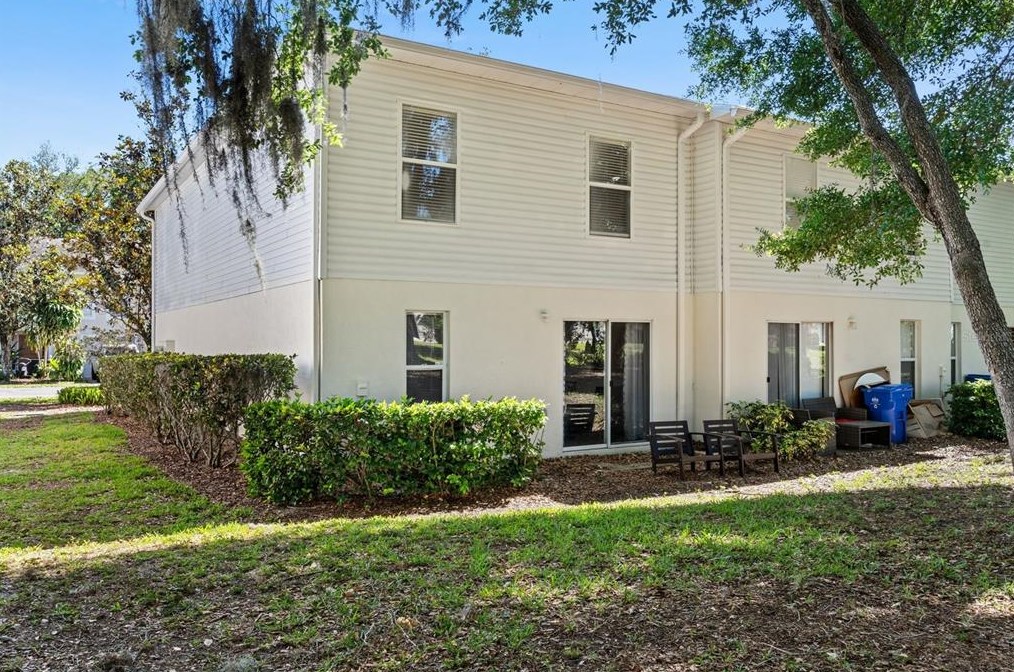 4660 Ashburn Square Dr, Tampa FL  33610-5956 exterior