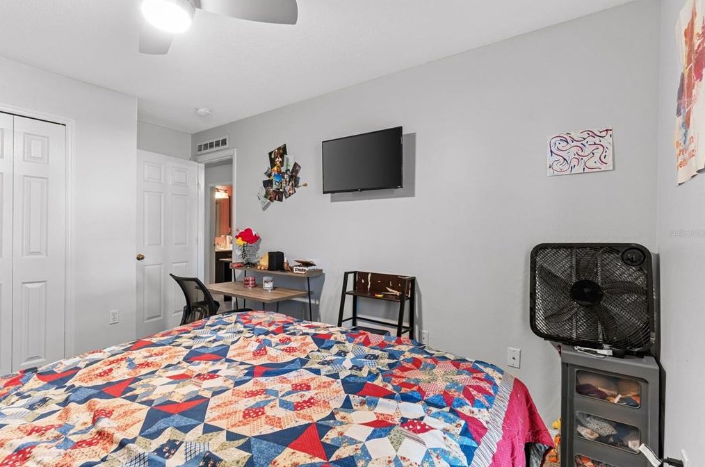 4660 Ashburn Sq Dr, Tampa FL 33610-5956 exterior