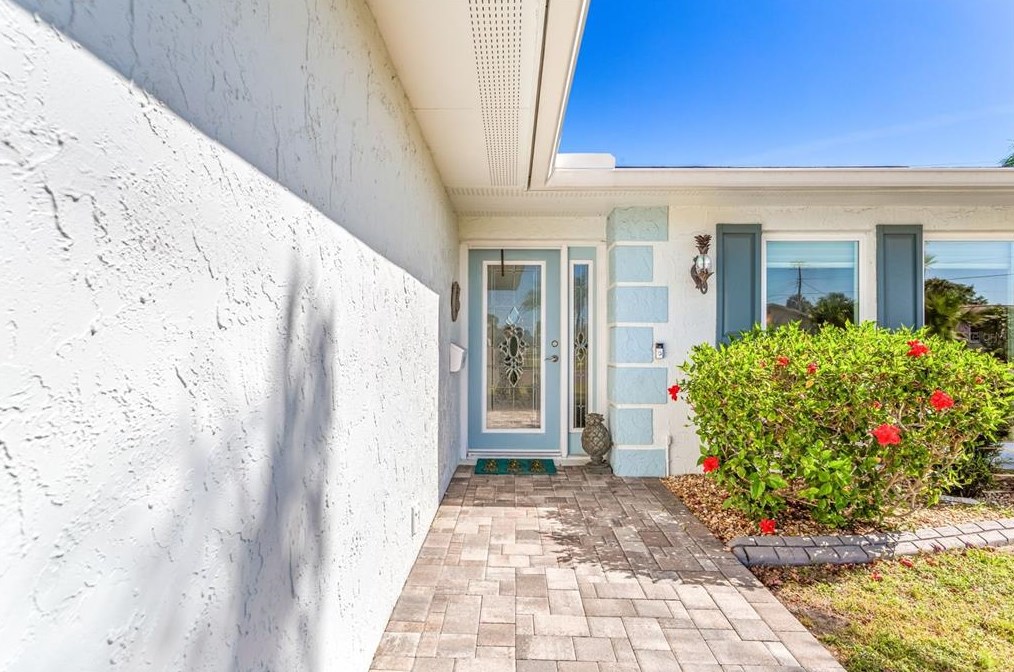 611 Ojai Ave, Ruskin FL  33573-5144 exterior