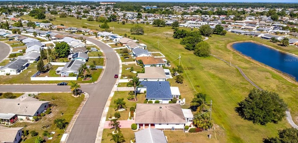 611 Ojai Ave, Ruskin FL  33573-5144 exterior