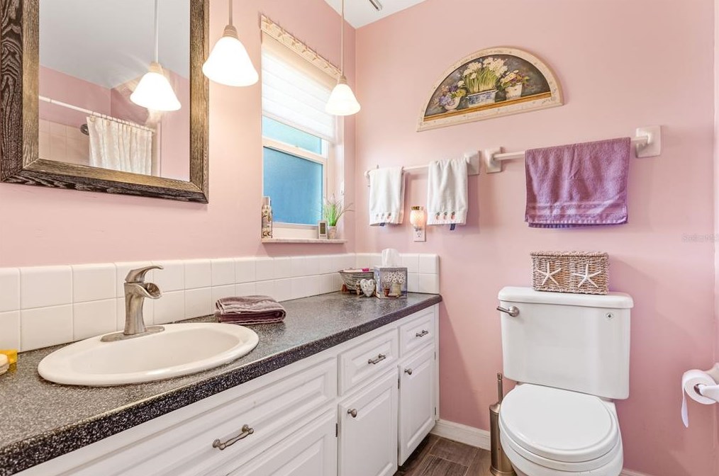 611 Ojai Ave, Ruskin FL  33573-5144 exterior