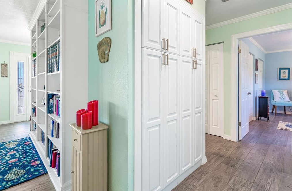 611 Ojai Ave, Ruskin FL  33573-5144 exterior