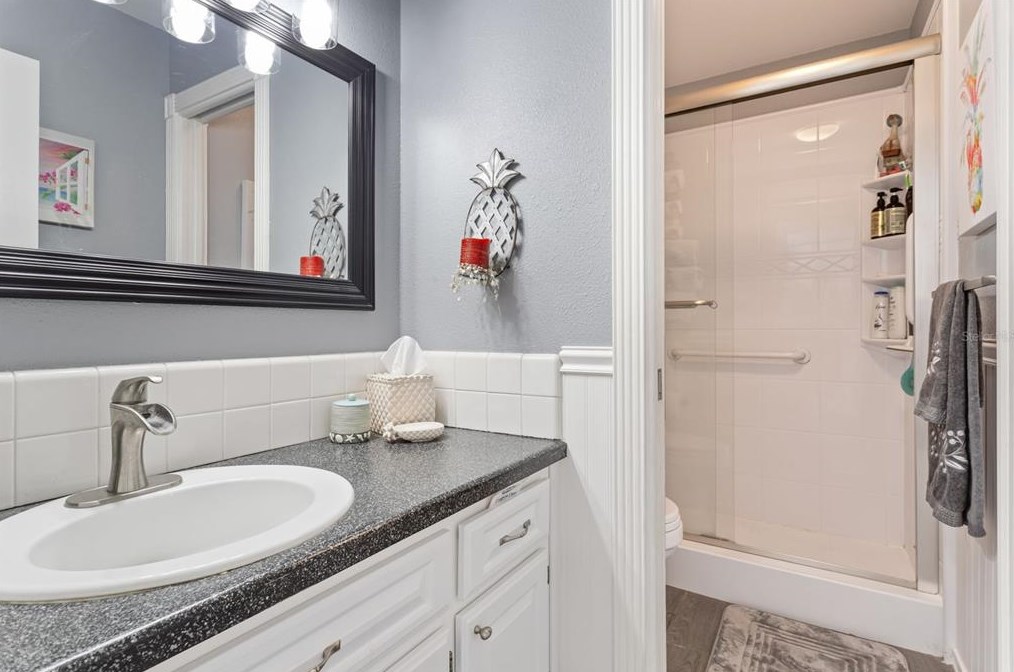 611 Ojai Ave, Ruskin FL  33573-5144 exterior