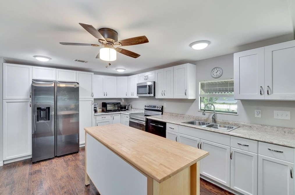 1013 Lianne Pl, Seffner FL  33584-3666 exterior