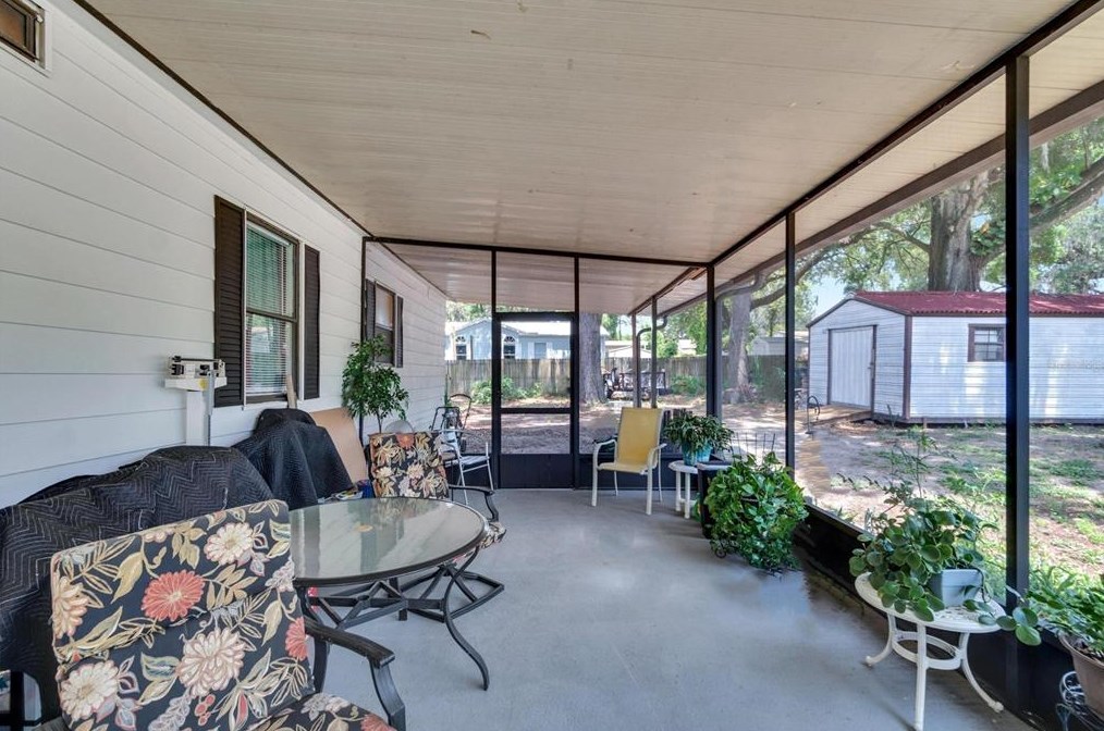1013 Lianne Pl, Seffner FL  33584-3666 exterior