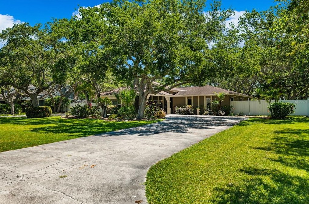 10767 Danielle Dr, Largo FL exterior