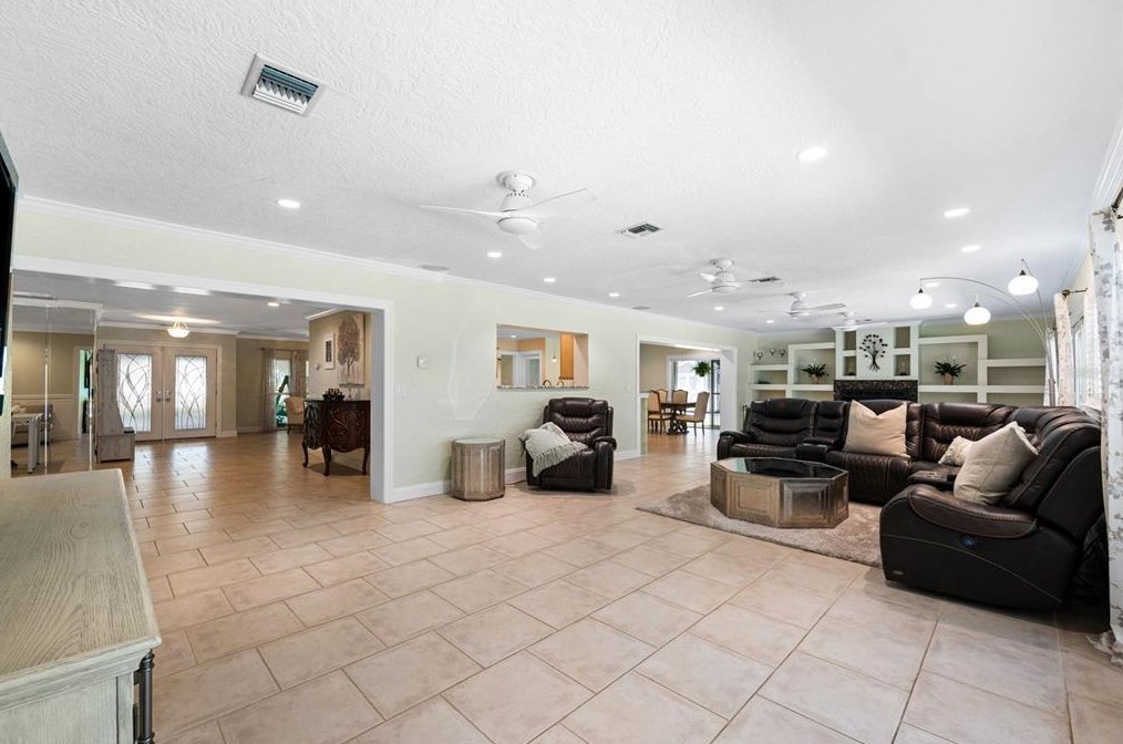 10767 Danielle Dr, Largo FL exterior