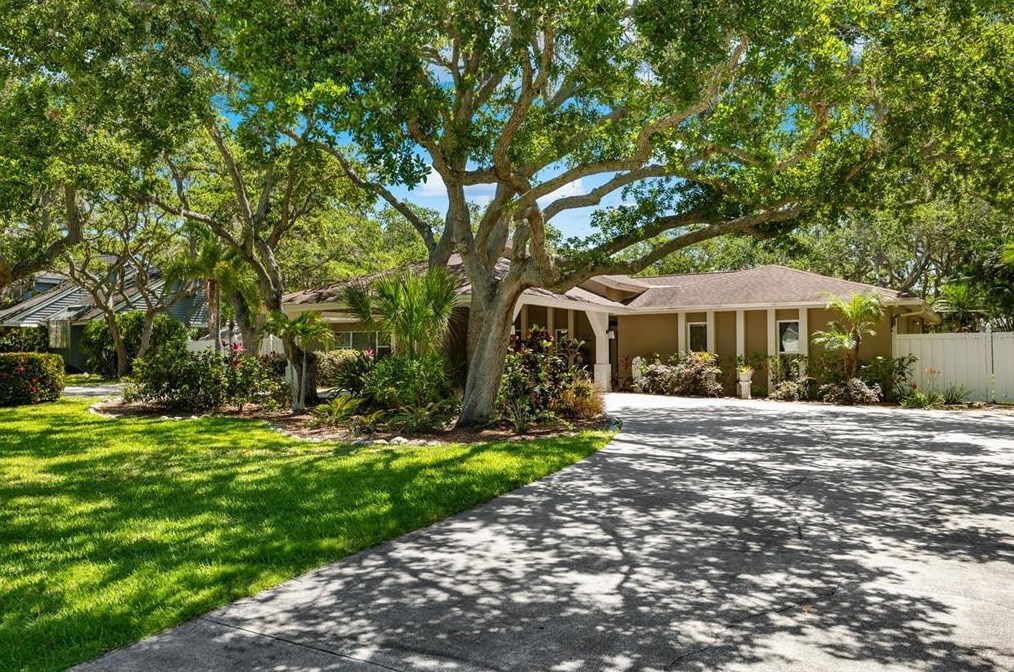 10767 Danielle Dr, Largo FL exterior