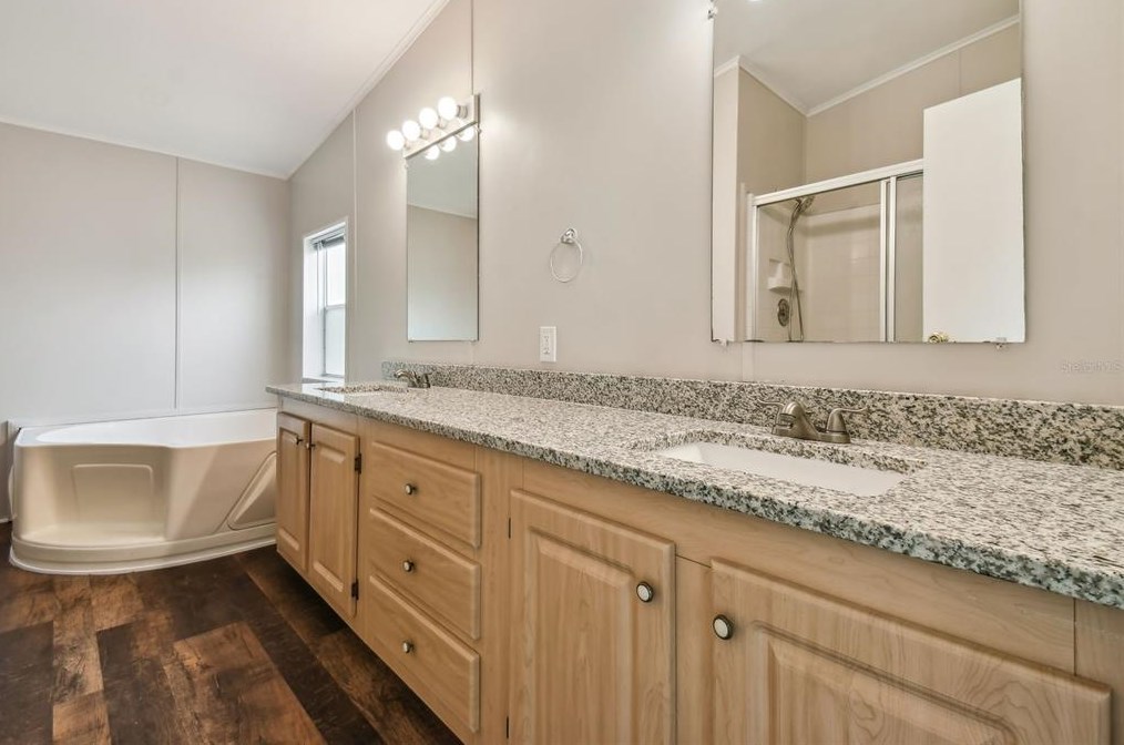 9616 Silverbend Dr, Dade City FL  33525-1466 exterior