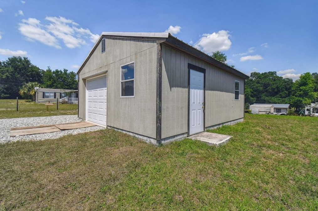 9616 Silverbend Dr, Dade City FL  33525-1466 exterior