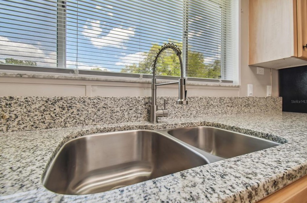 9616 Silverbend Dr, Dade City FL  33525-1466 exterior