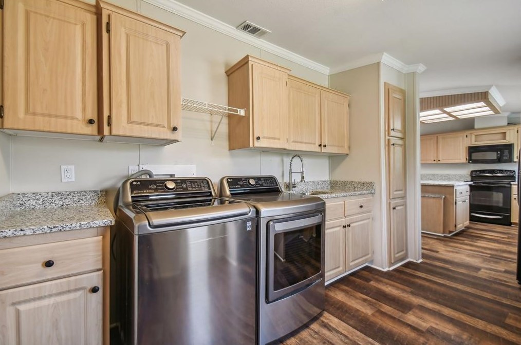 9616 Silverbend Dr, Dade City FL  33525-1466 exterior