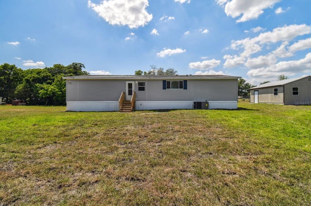 9616 Silverbend Dr, Dade City FL  33525-1466 exterior