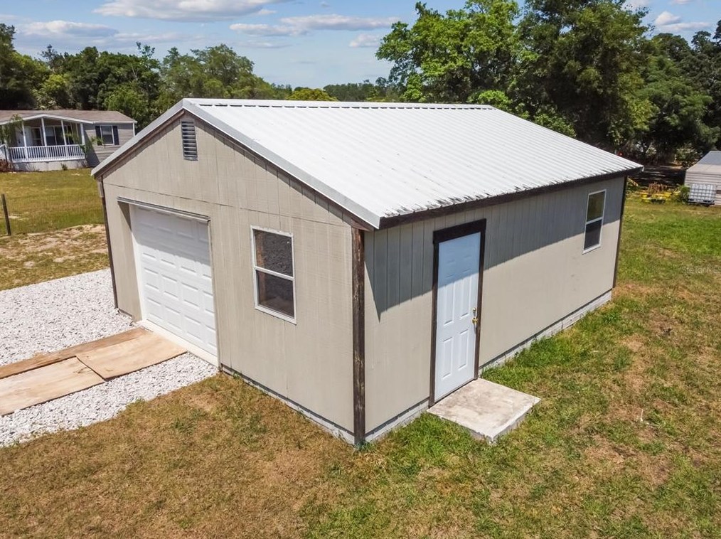 9616 Silverbend Dr, Dade City FL  33525-1466 exterior