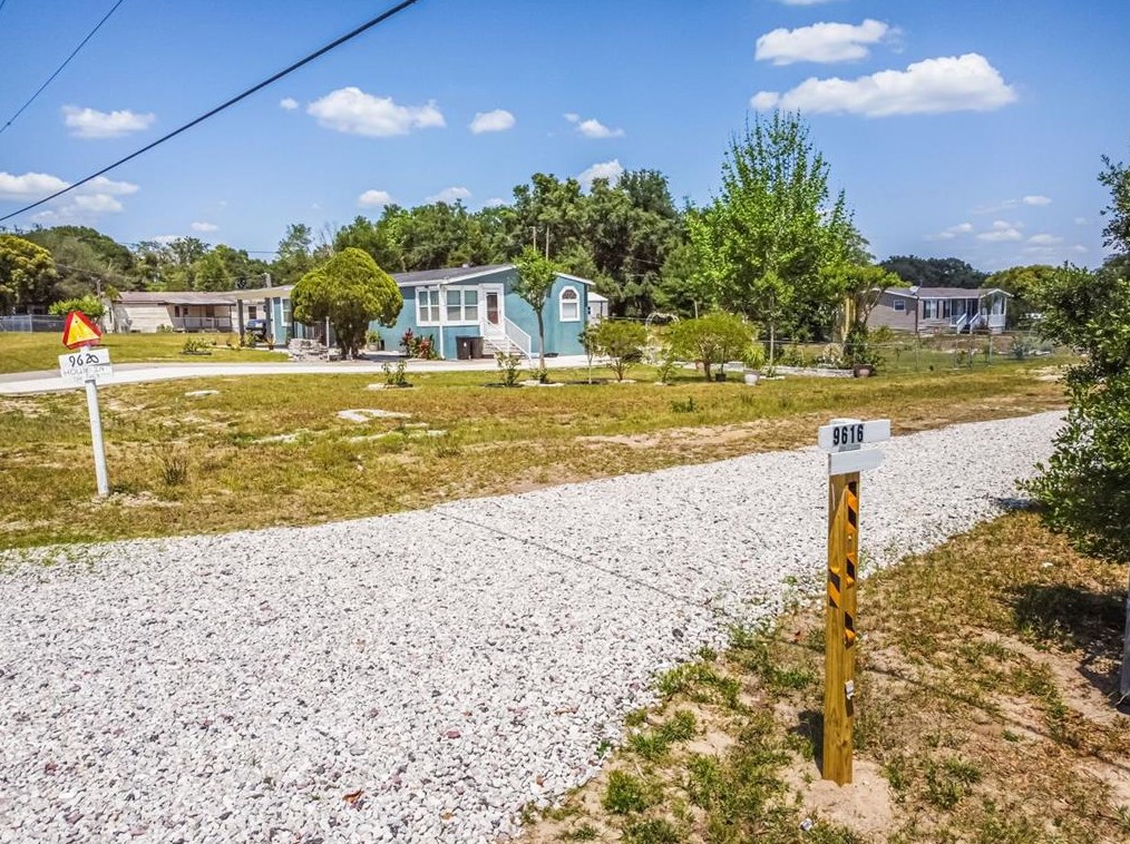 9616 Silverbend Dr, Dade City FL  33525-1466 exterior