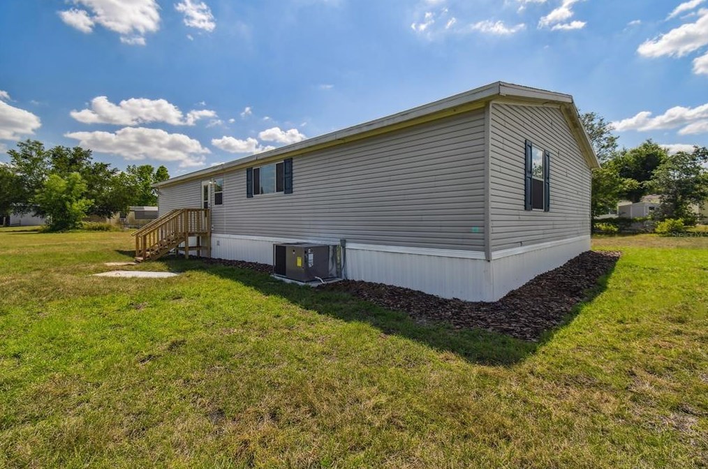 9616 Silverbend Dr, Dade City FL  33525-1466 exterior