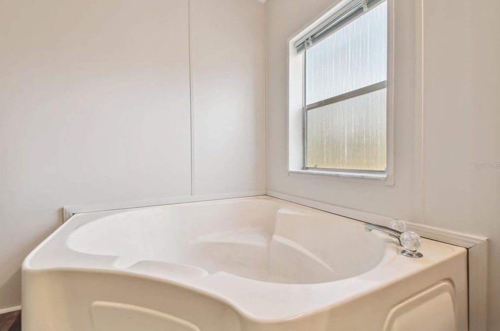 9616 Silverbend Dr, Dade City FL  33525-1466 exterior