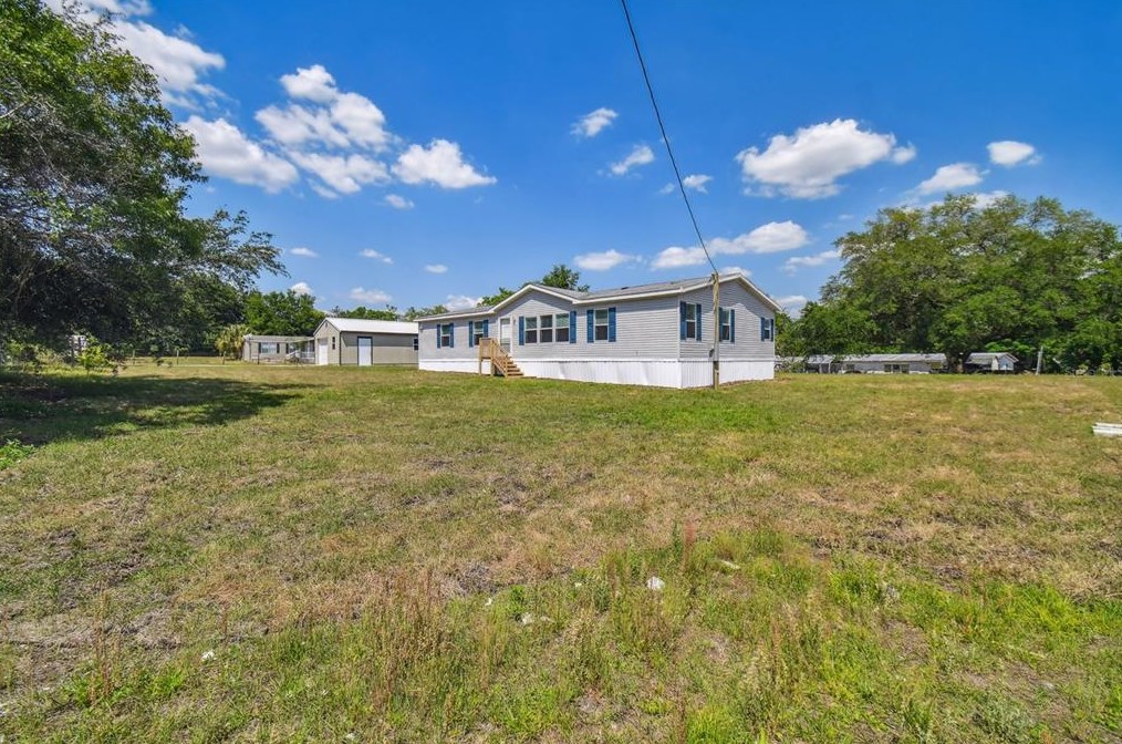 9616 Silverbend Dr, Dade City FL  33525-1466 exterior