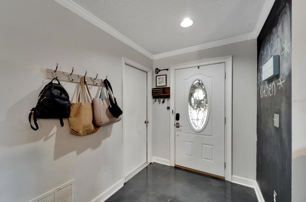 6151 Kiteridge Dr, Lithia FL 33547-5849 exterior