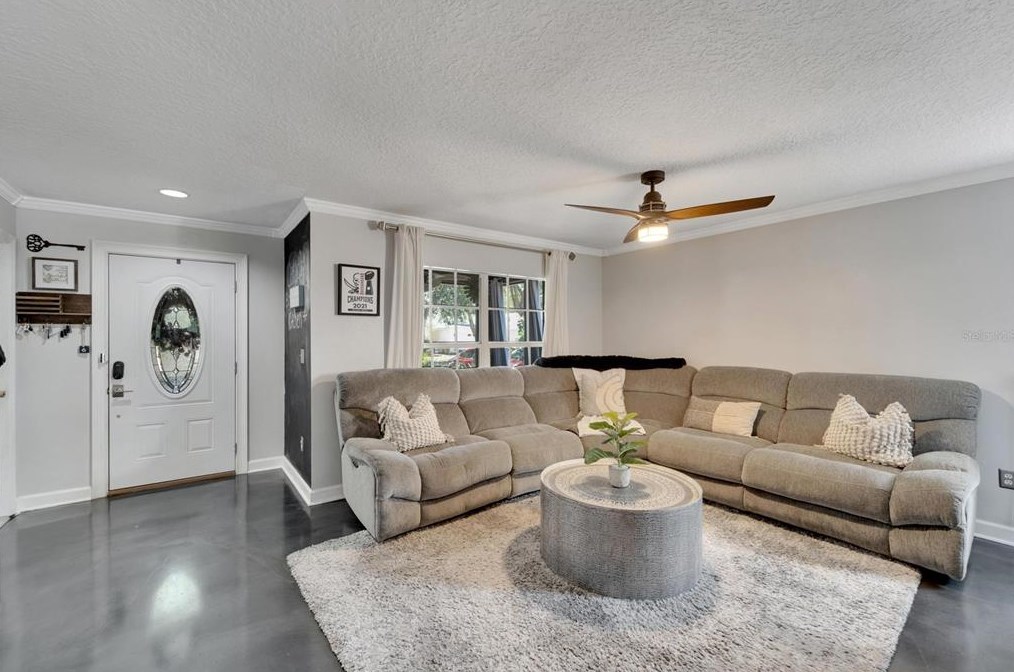 6151 Kiteridge Dr, Lithia FL 33547-5849 exterior