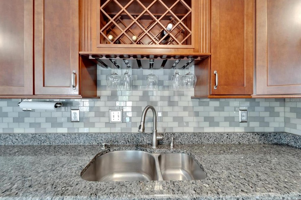 6151 Kiteridge Dr, Lithia FL 33547-5849 exterior