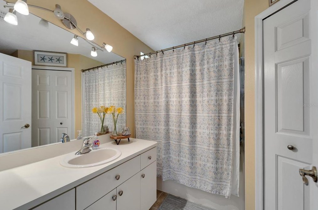 6151 Kiteridge Dr, Lithia FL 33547-5849 exterior