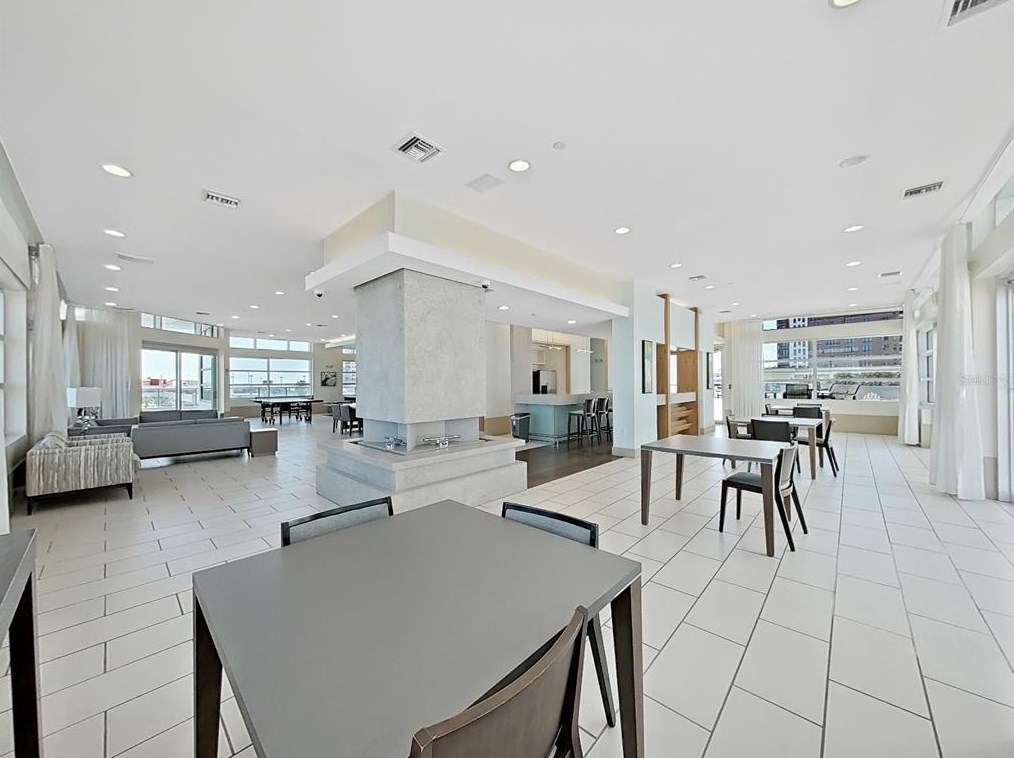 111 12th St, Tampa FL 33602-3645 exterior