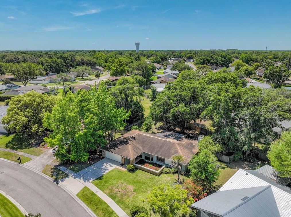 1502 Teakwood Dr, Plant City FL  33563-7848 exterior