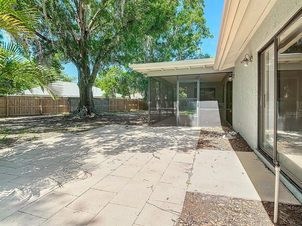 1502 Teakwood Dr, Plant City FL  33563-7848 exterior