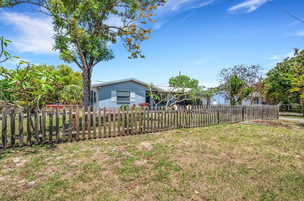 4071 34th Ave, Saint Petersburg FL  33713-1264 exterior