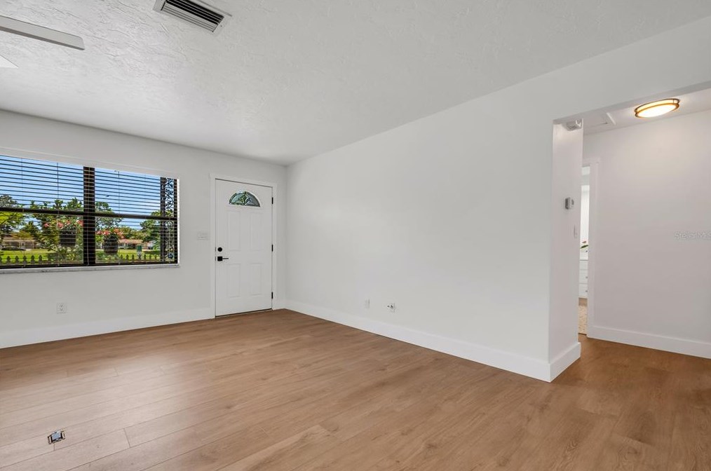 4071 34th Ave, Saint Petersburg FL  33713-1264 exterior