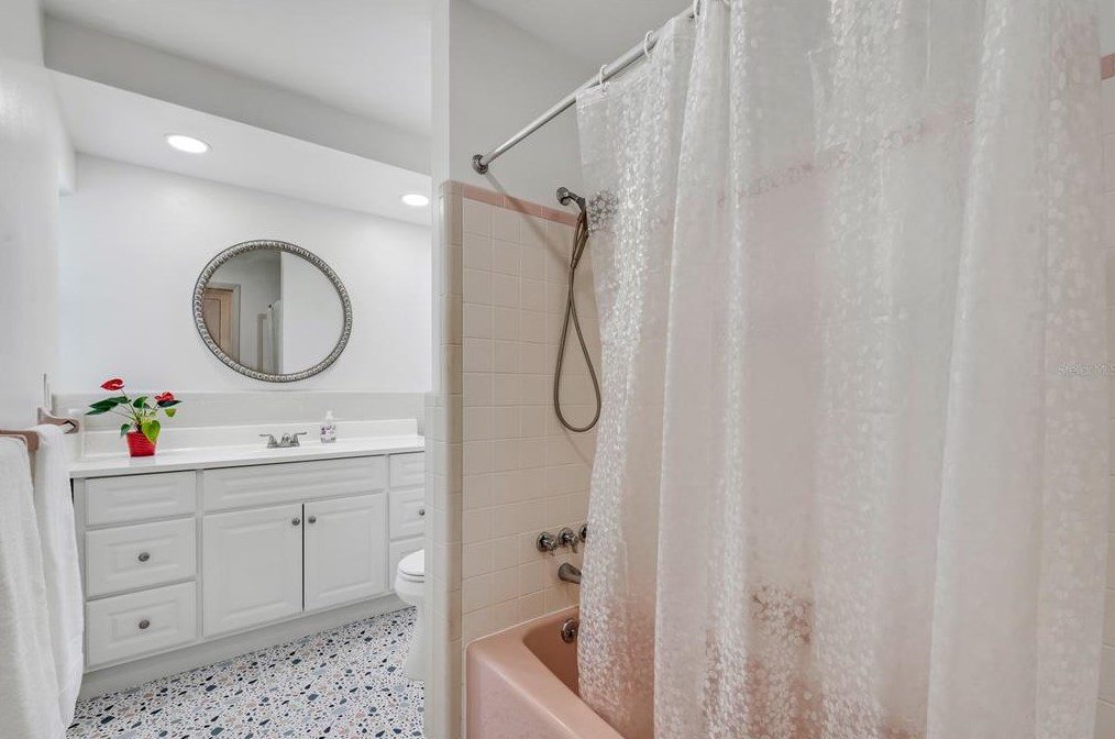 4071 34th Ave, Saint Petersburg FL  33713-1264 exterior