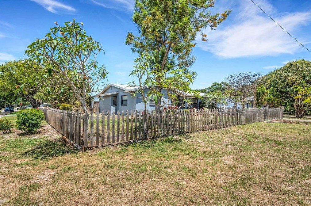 4071 34th Ave, Saint Petersburg FL  33713-1264 exterior