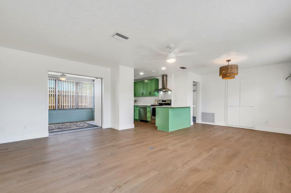 4071 34th Ave, Saint Petersburg FL  33713-1264 exterior