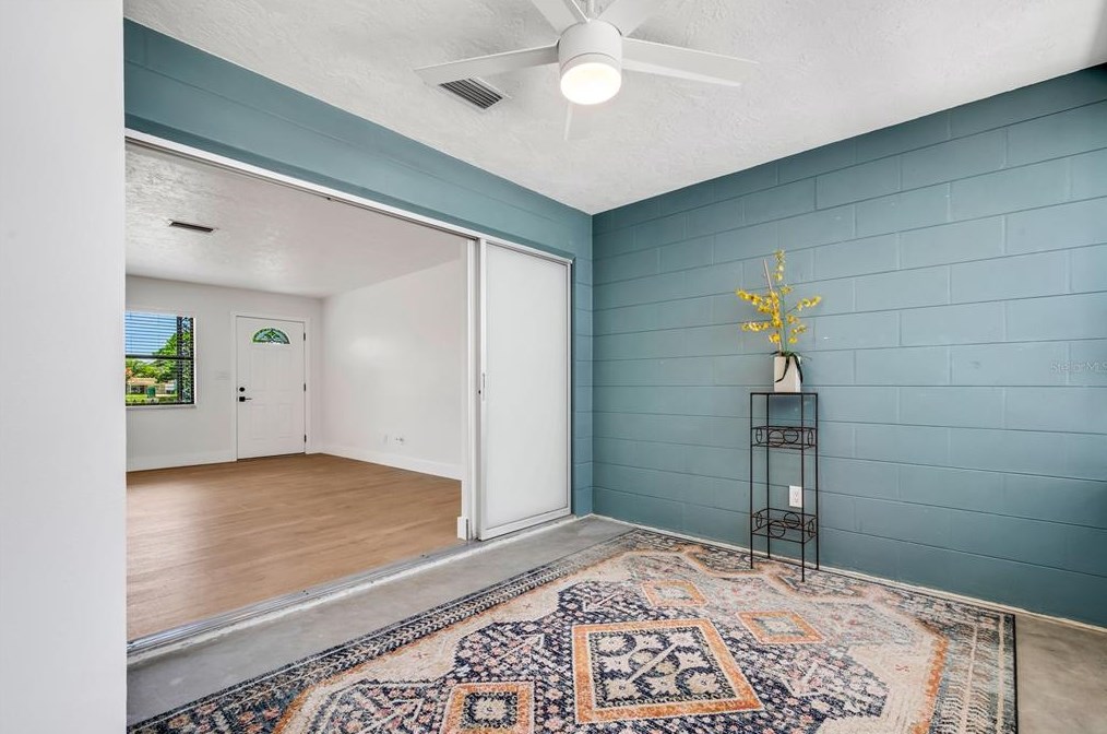 4071 34th Ave, Saint Petersburg FL  33713-1264 exterior