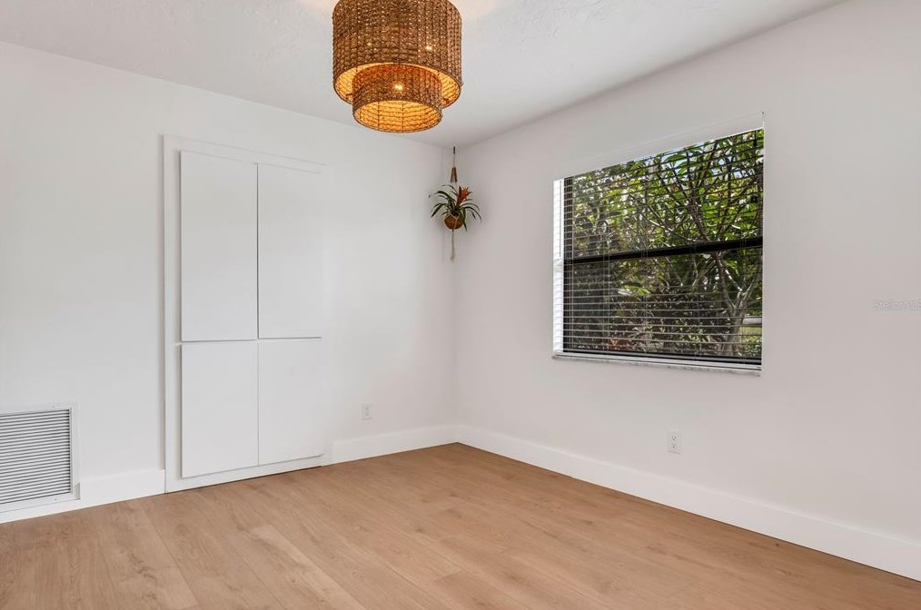 4071 34th Ave, Saint Petersburg FL  33713-1264 exterior