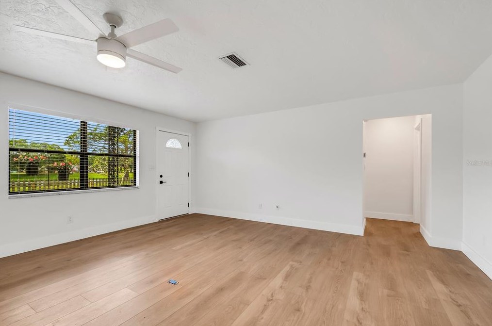 4071 34th Ave, Saint Petersburg FL  33713-1264 exterior