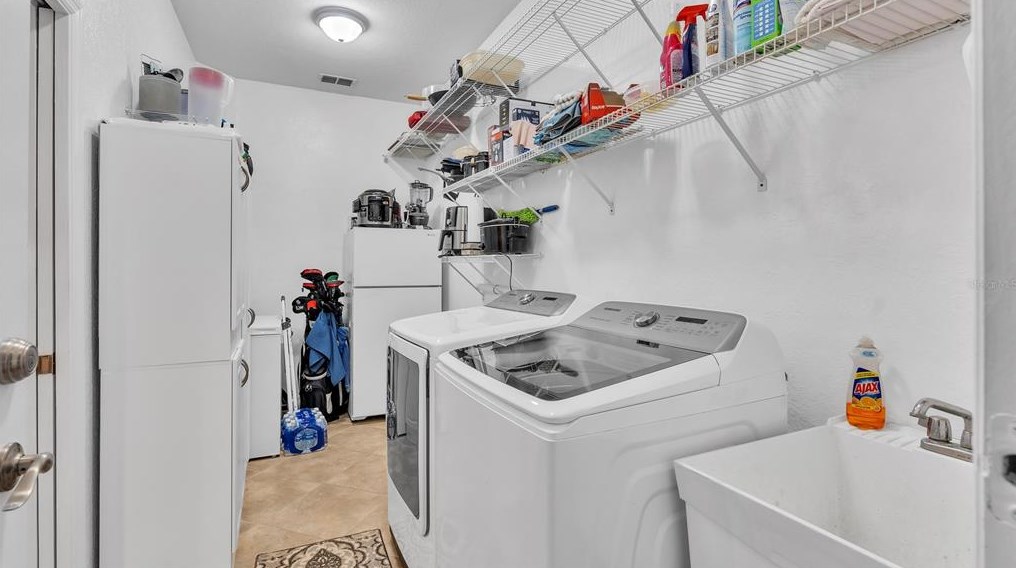 2701 Spg Mdw Dr, Plant City FL  33566-9618 exterior