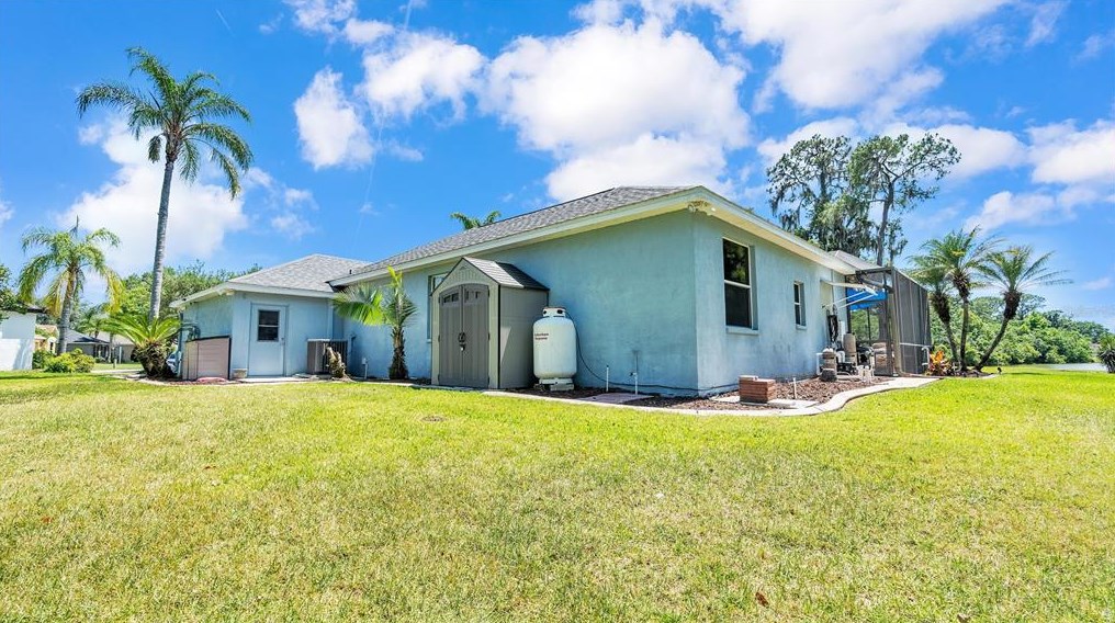 2701 Spg Mdw Dr, Plant City FL  33566-9618 exterior