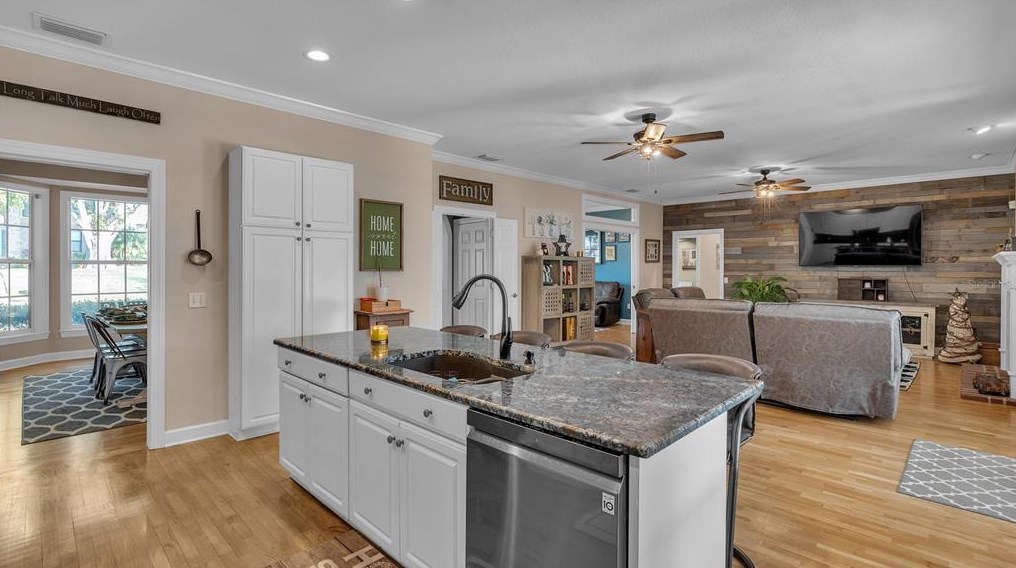 5818 Coveview Dr, Lakeland FL  33813-4811 exterior